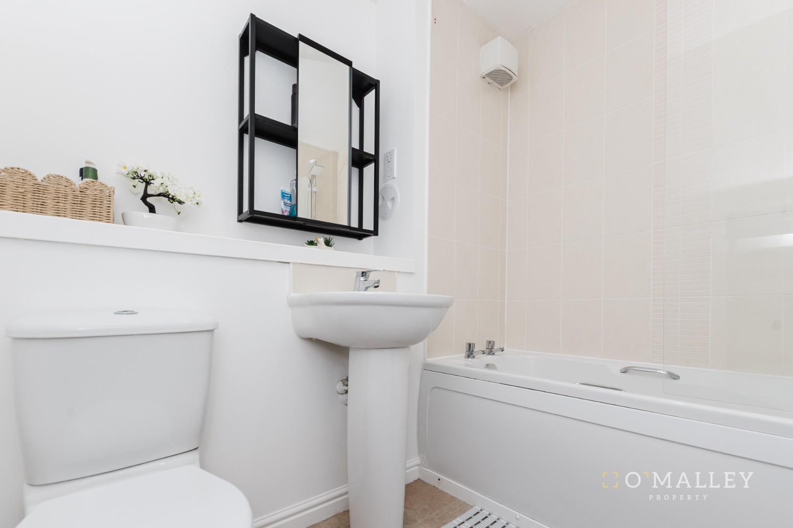 CrookstonCtDarker_Bathroom_01.jpg